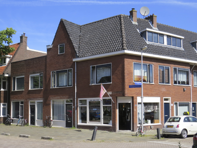 908648 Gezicht op het winkelhoekpand Ondiep 184 te Utrecht, met links de Nieuwlichtstraat.N.B. bouwjaar: 19301938 / ...